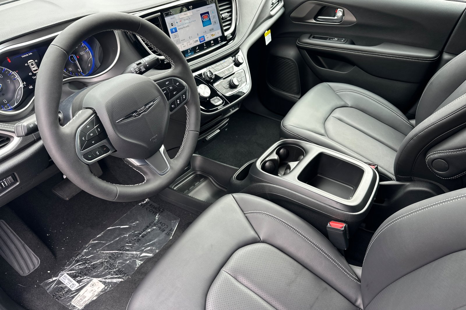 New 2026 Bright White Clear-Coat Exterior Paint Chrysler Select image 9