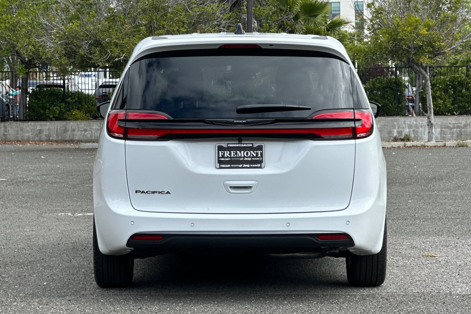 New 2026 Bright White Clear-Coat Exterior Paint Chrysler Select image 4