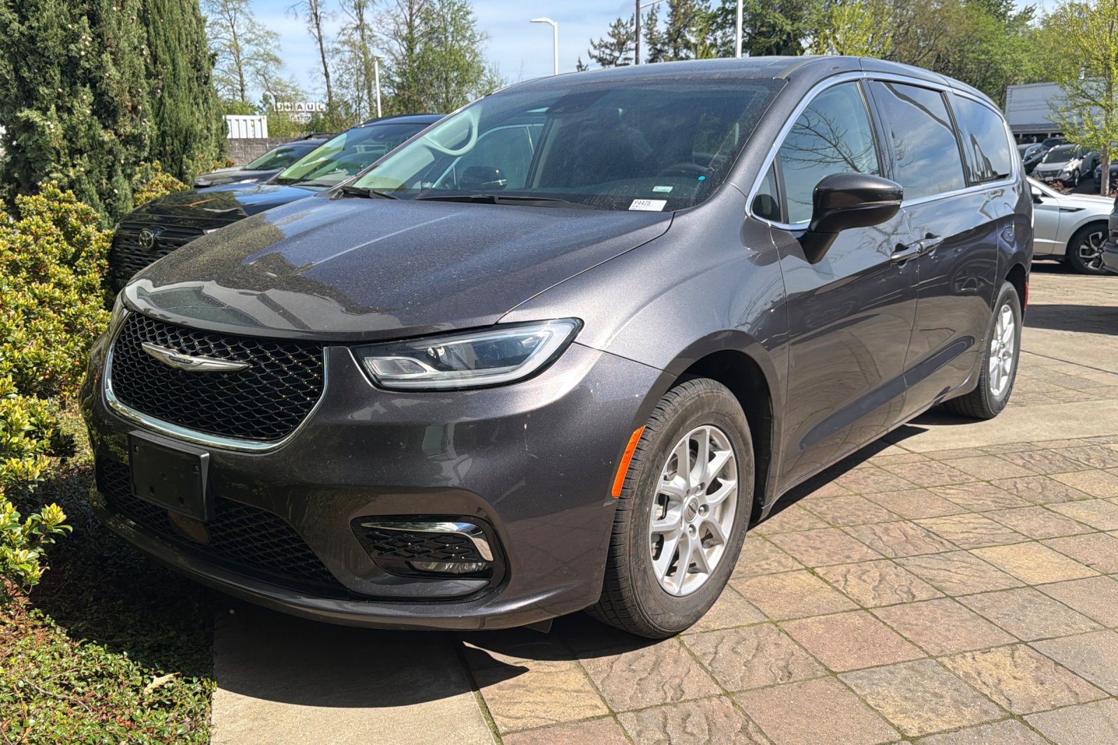 2023 Chrysler Pacifica Touring L's photo