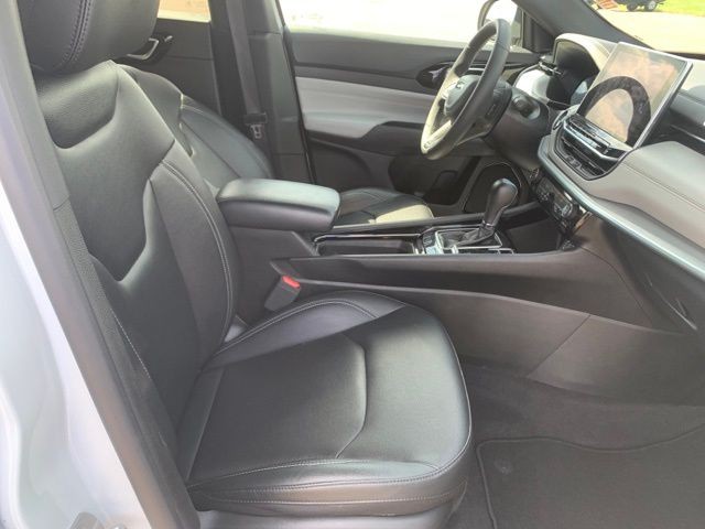Used 2025 Bright White Clearcoat Jeep Limited image 31