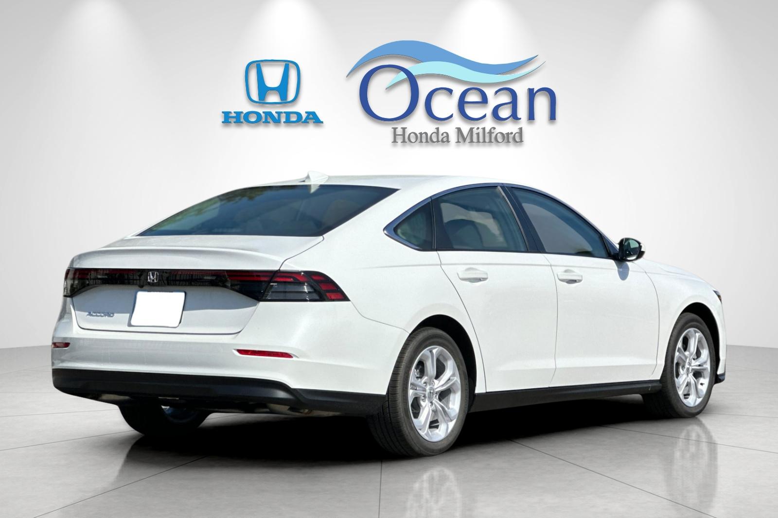 New 2026 Platinum White Pearl Honda LX image 5