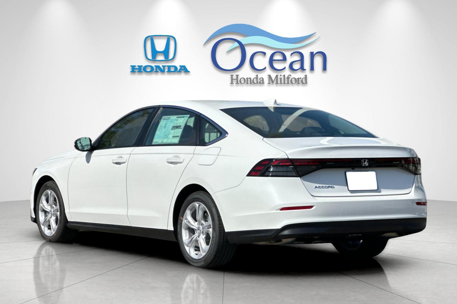 New 2026 Platinum White Pearl Honda LX image 3