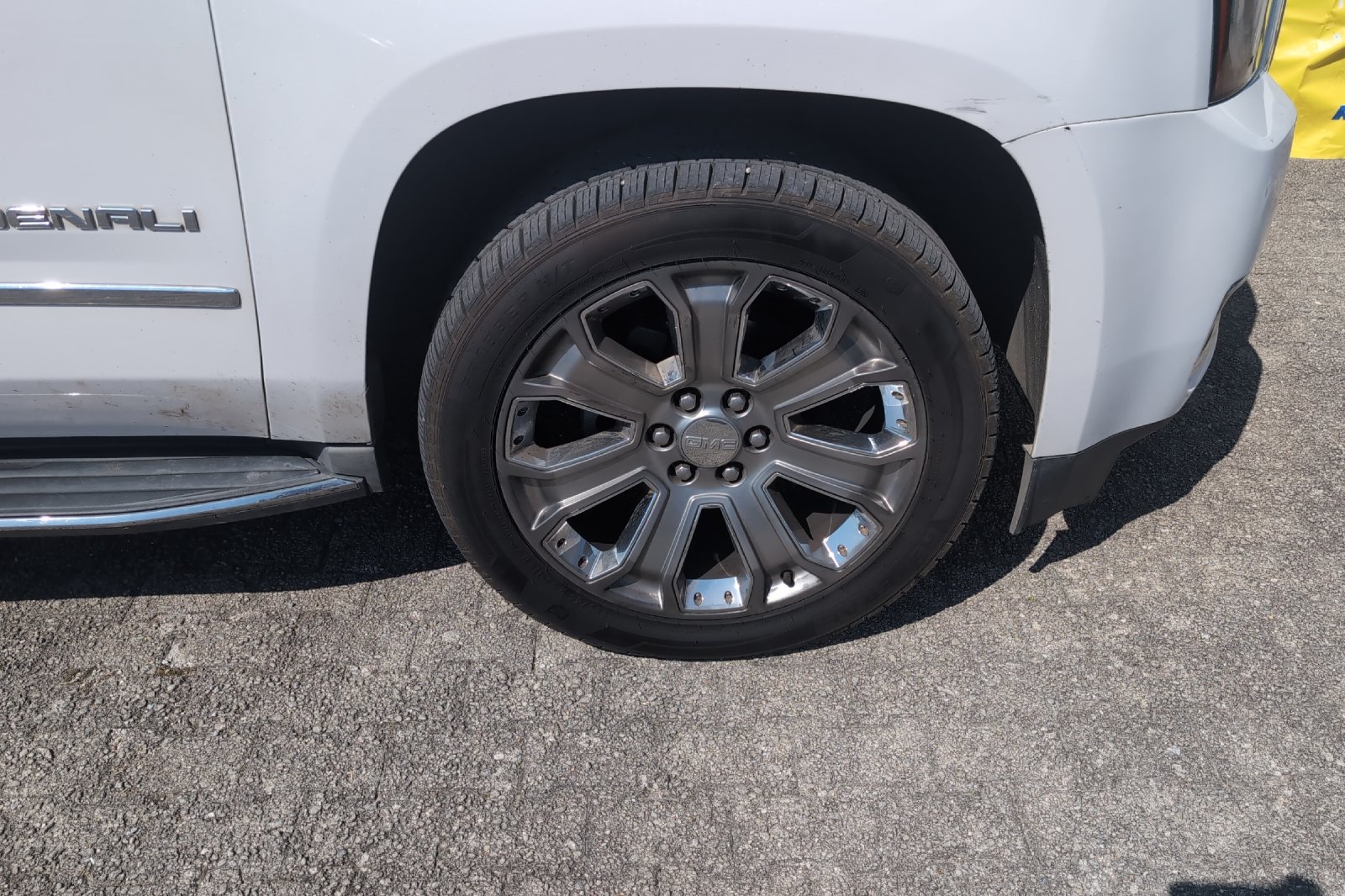 Used 2016 White GMC Denali image 3