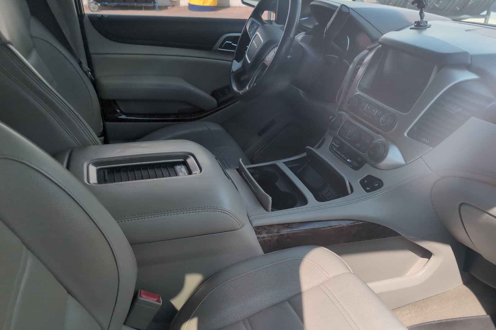 Used 2016 White GMC Denali image 4