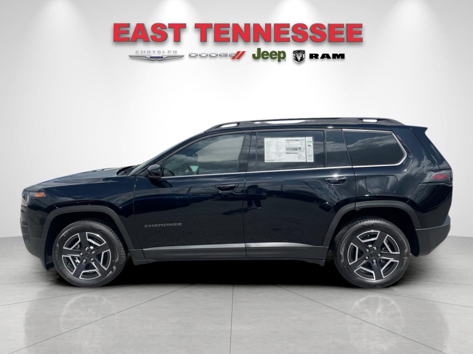 New 2026 Diamond Black Crystal Pearlcoat Jeep Limited image 6