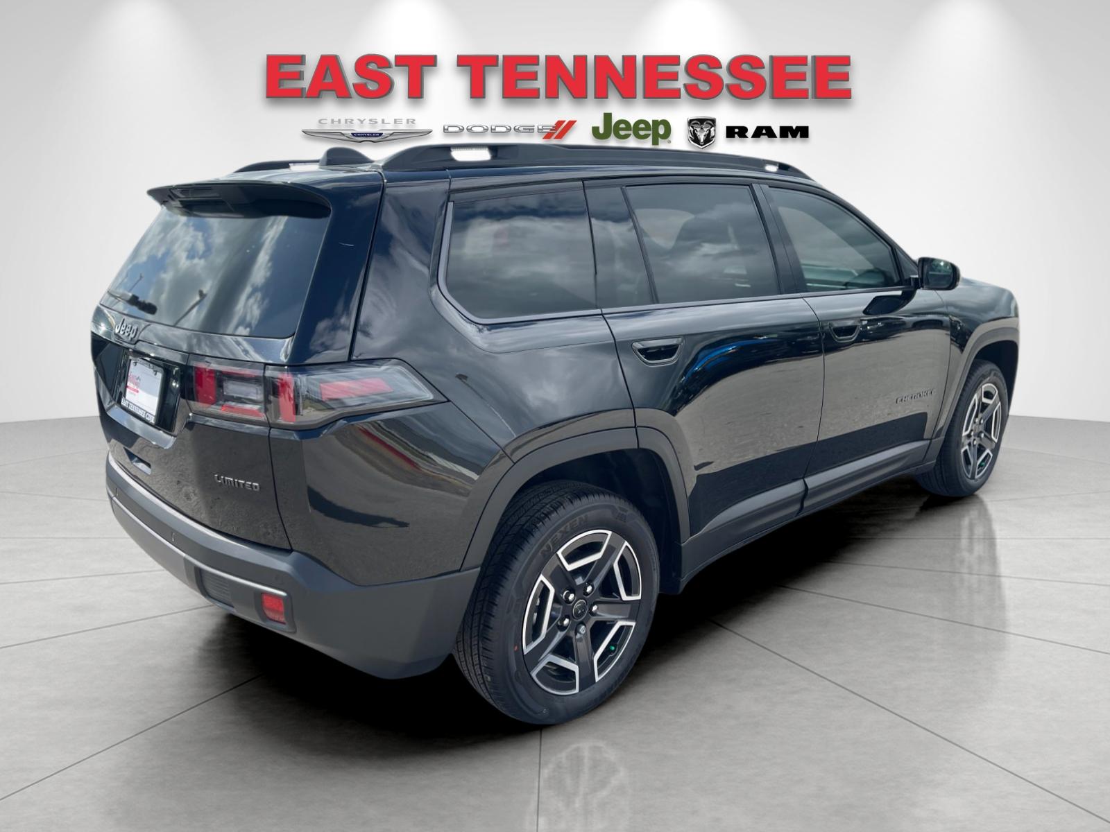 New 2026 Diamond Black Crystal Pearlcoat Jeep Limited image 3