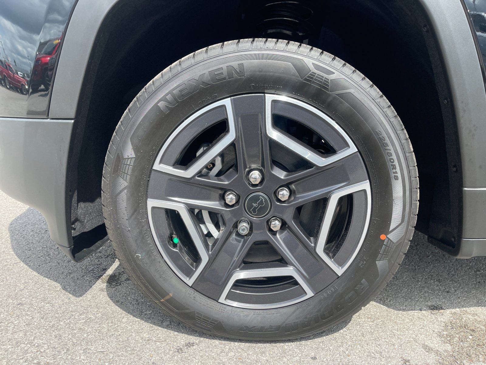 New 2026 Diamond Black Crystal Pearlcoat Jeep Limited image 31