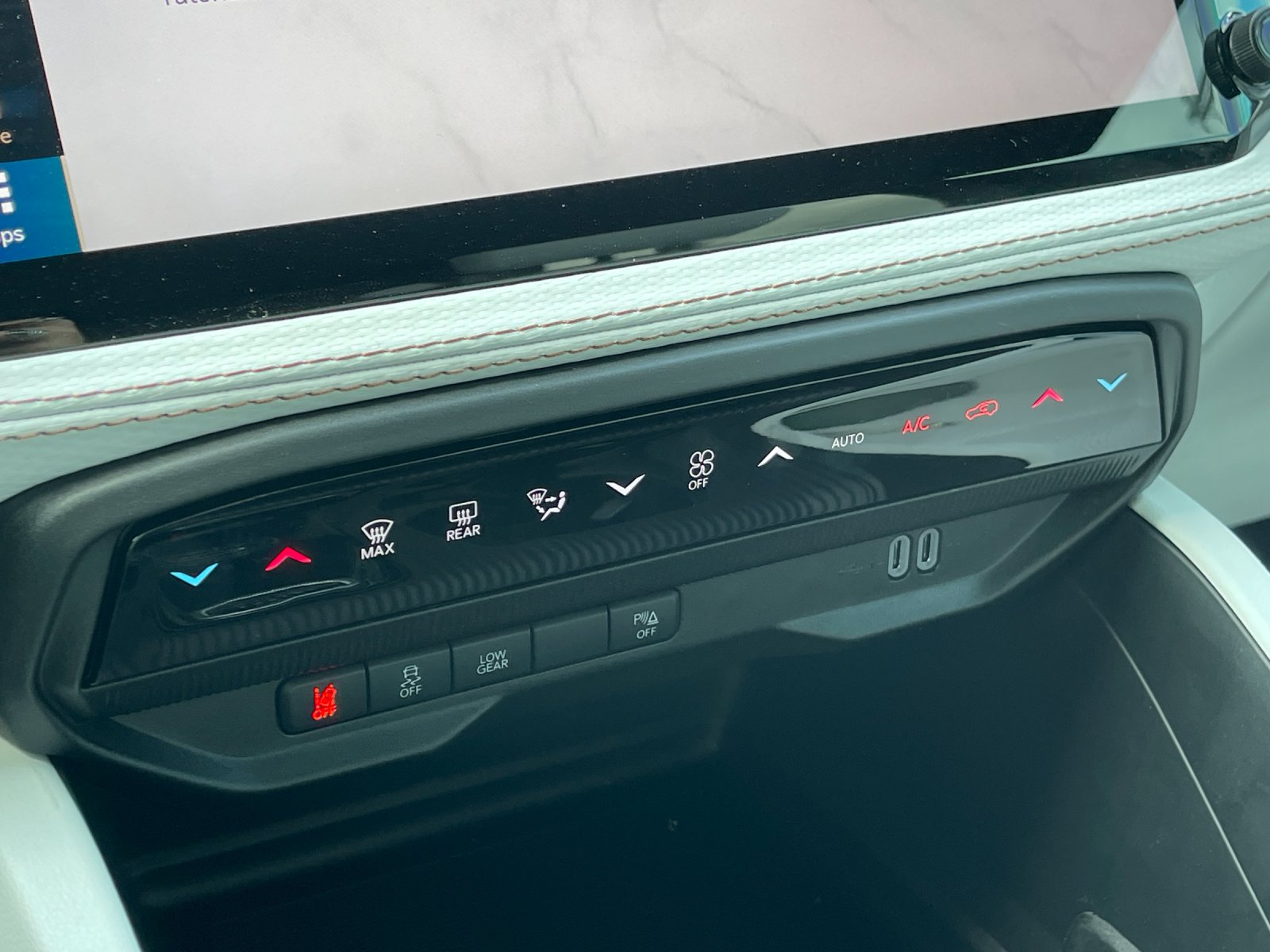 New 2026 Diamond Black Crystal Pearlcoat Jeep Limited image 22