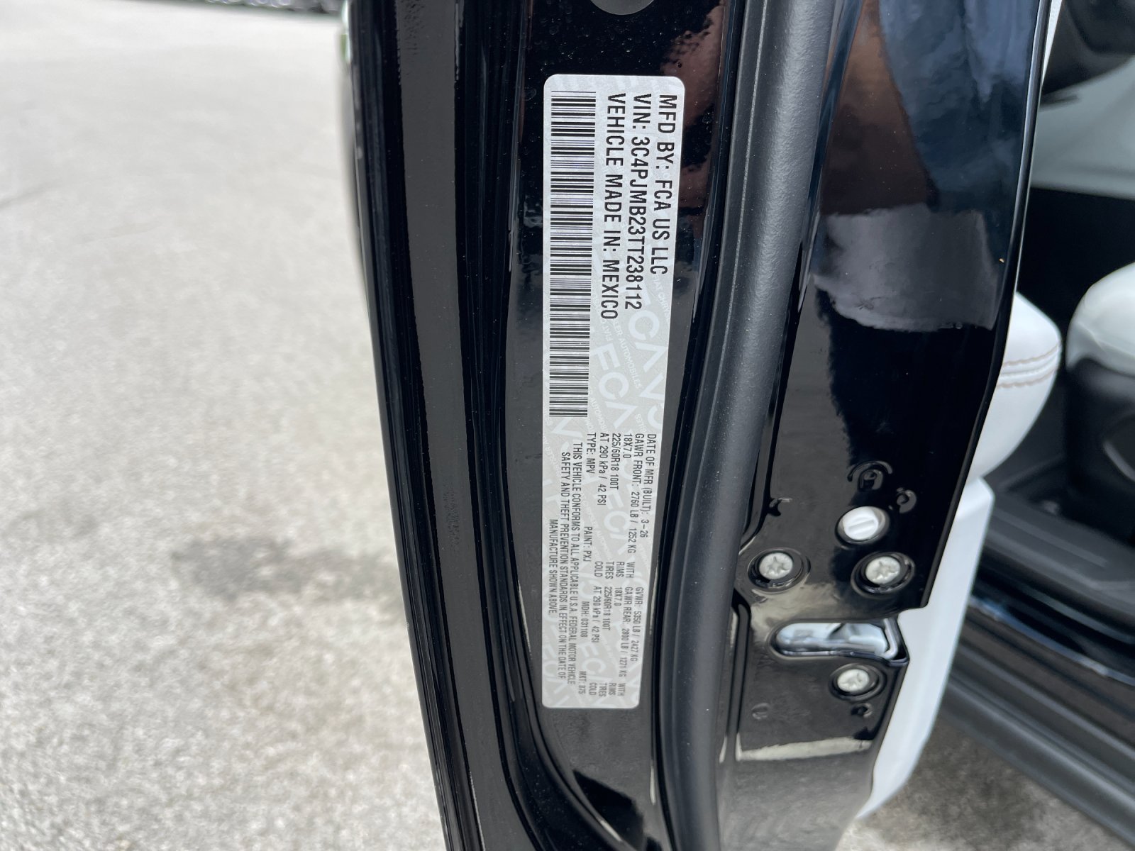 New 2026 Diamond Black Crystal Pearlcoat Jeep Limited image 32