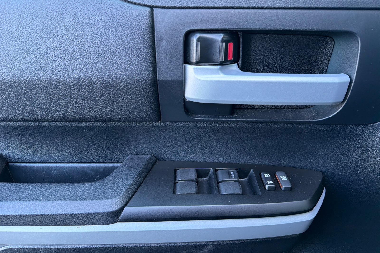 2018 Toyota Tundra SR5 - Photo 8