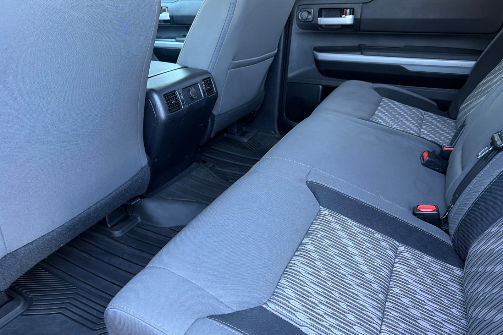 2018 Toyota Tundra SR5 - Photo 9