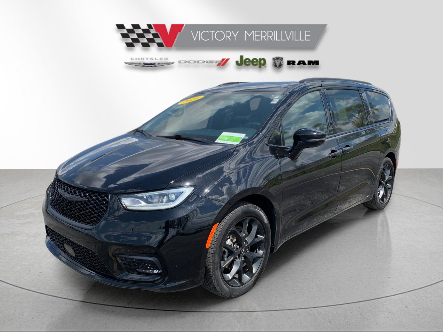 2025 Chrysler Pacifica Limited's photo