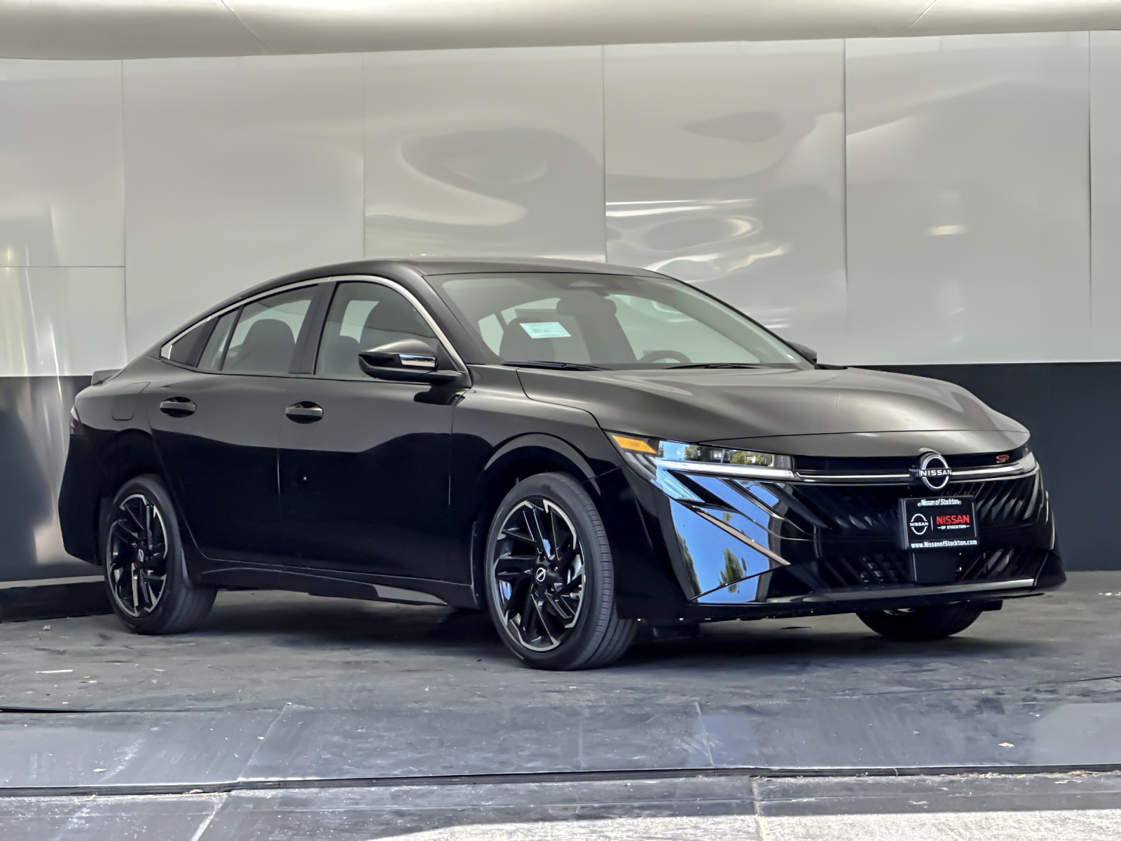 2026 Nissan Sentra SR CVT's photo