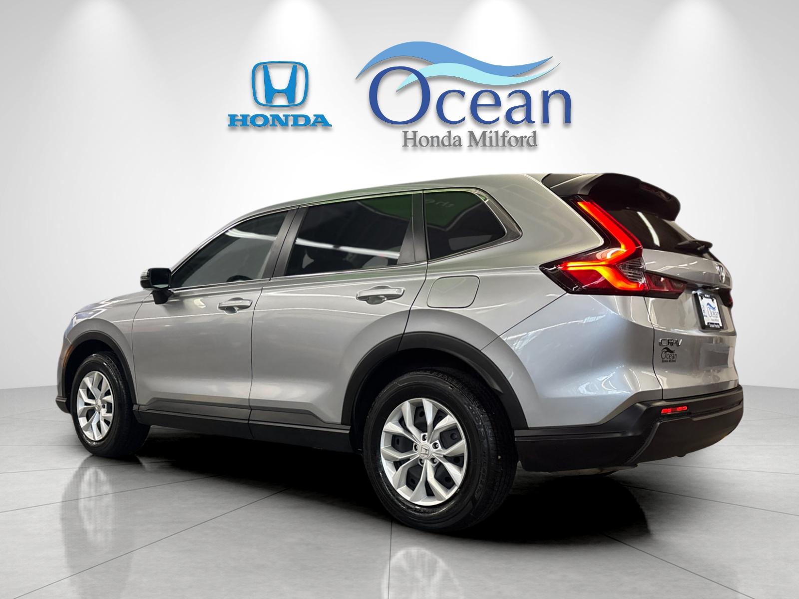 Used 2025 Meteorite Gray Metallic Honda LX image 5