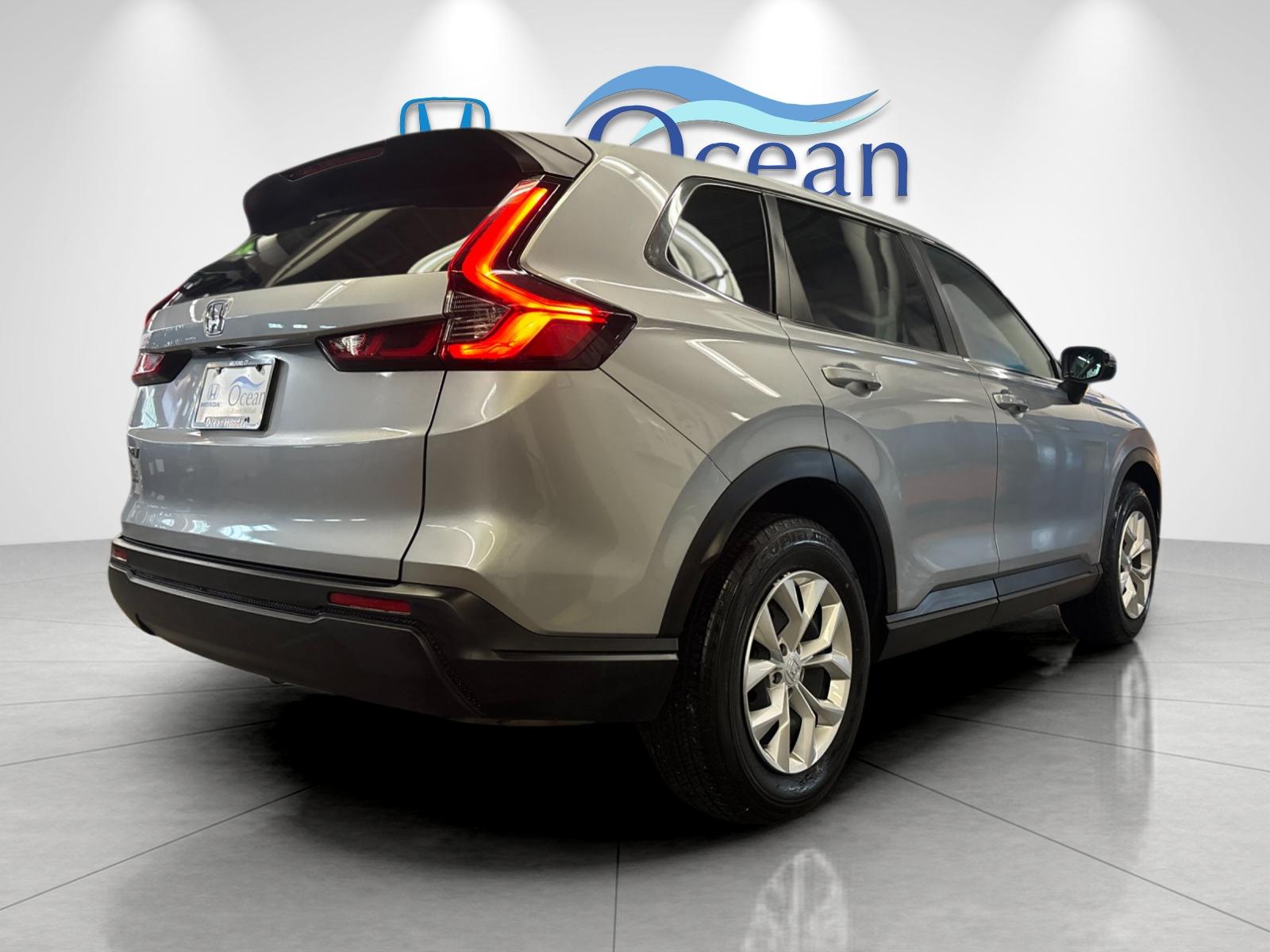 Used 2025 Meteorite Gray Metallic Honda LX image 3