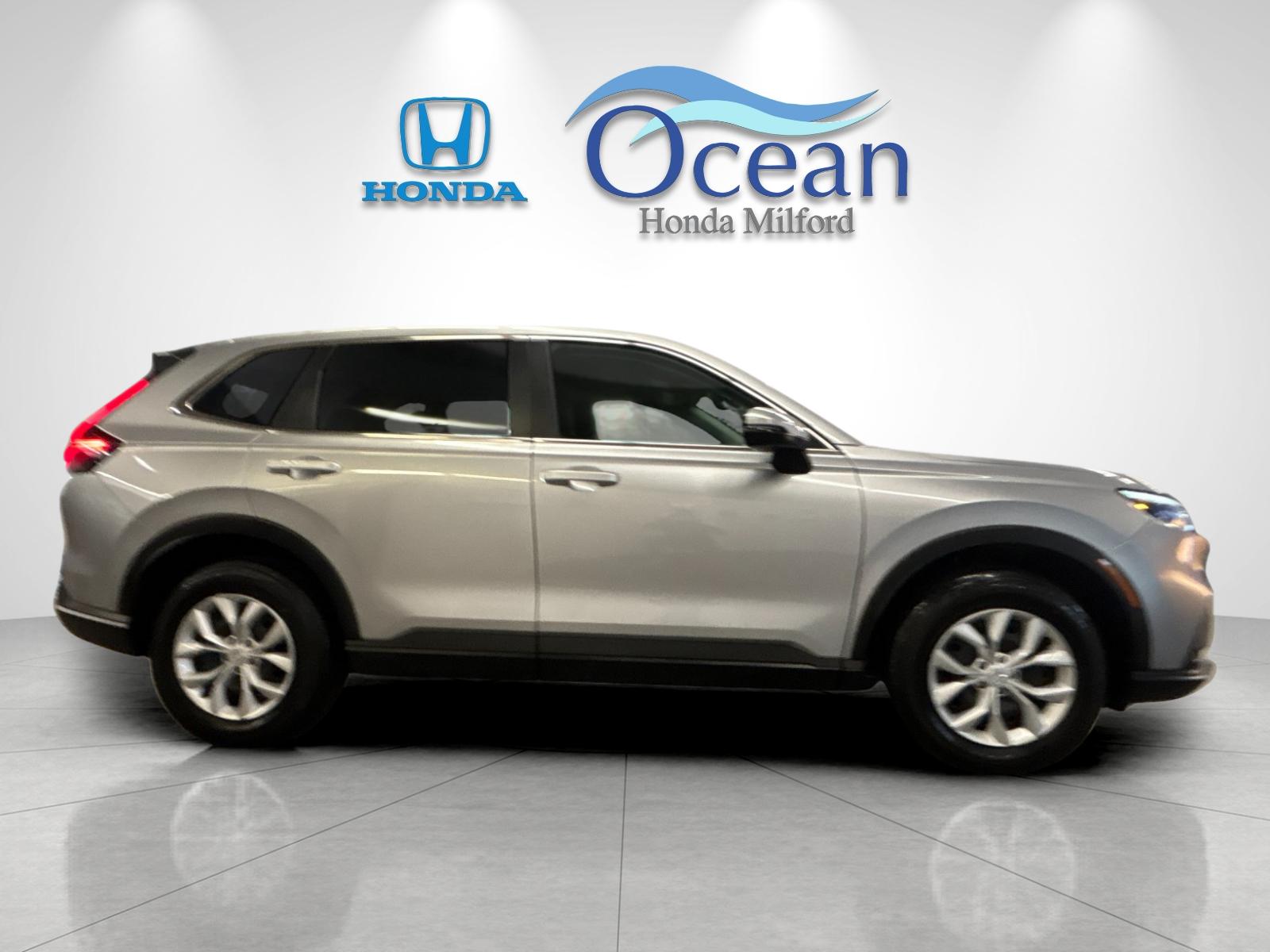 Used 2025 Meteorite Gray Metallic Honda LX image 2