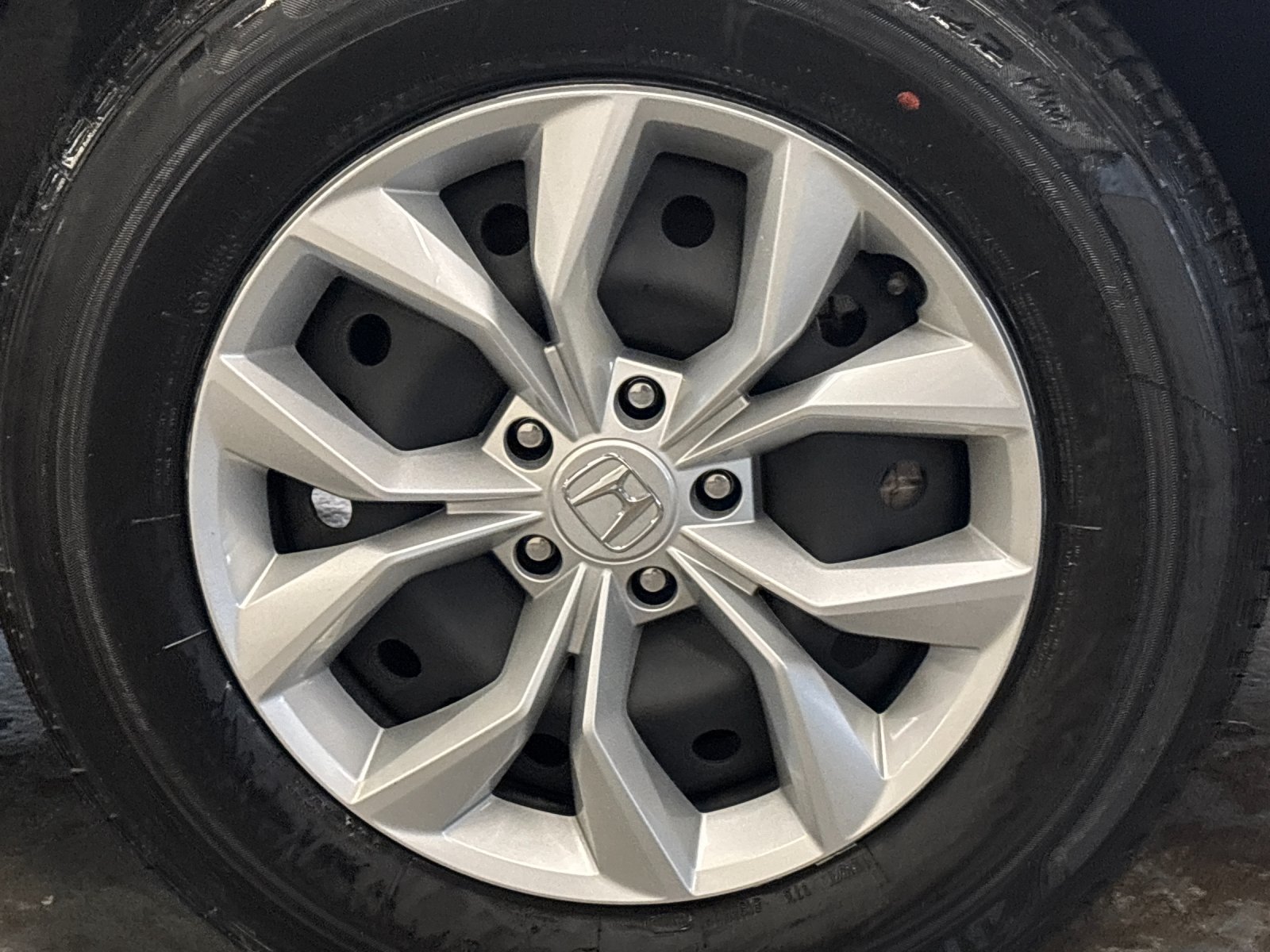 Used 2025 Meteorite Gray Metallic Honda LX image 27