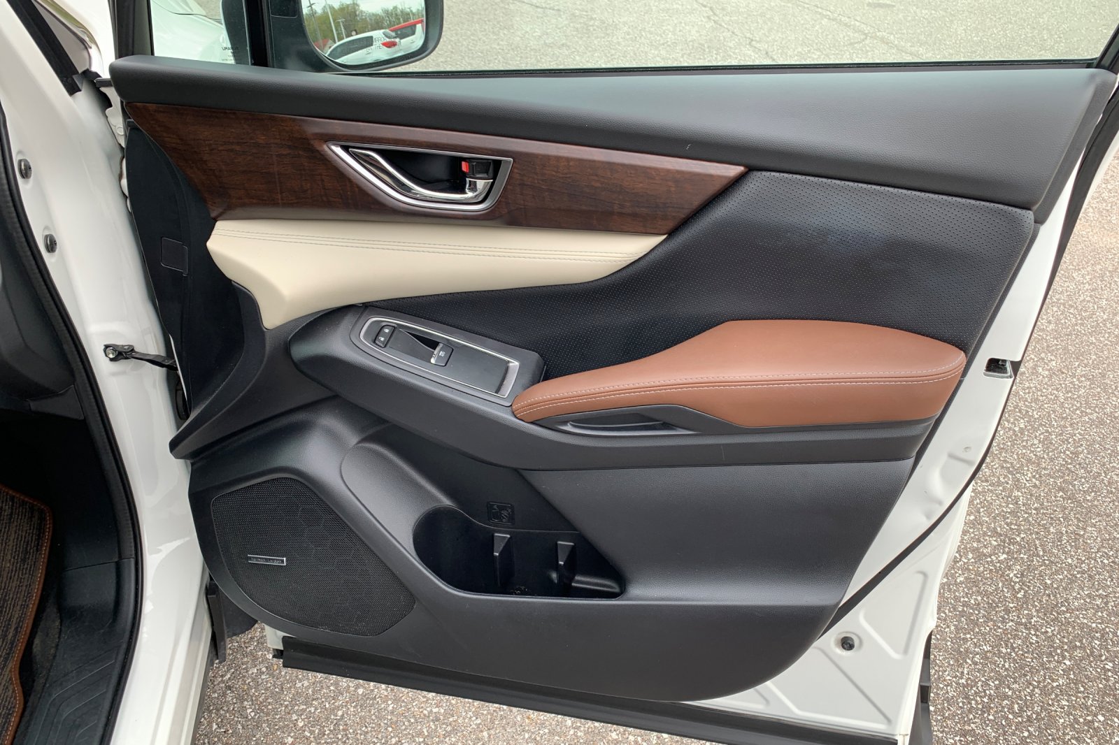 Used 2022 White Subaru Touring image 22
