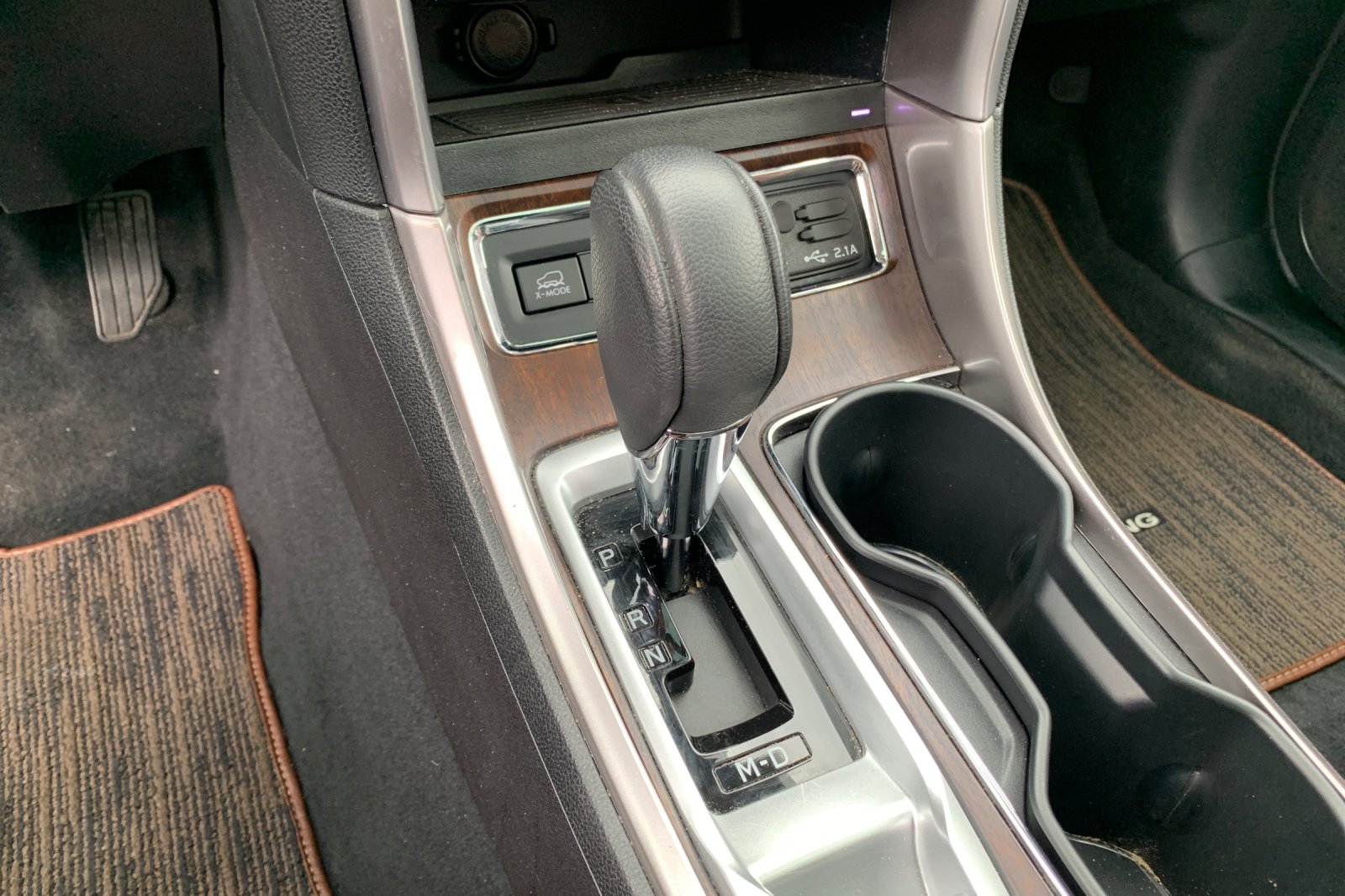 Used 2022 White Subaru Touring image 28