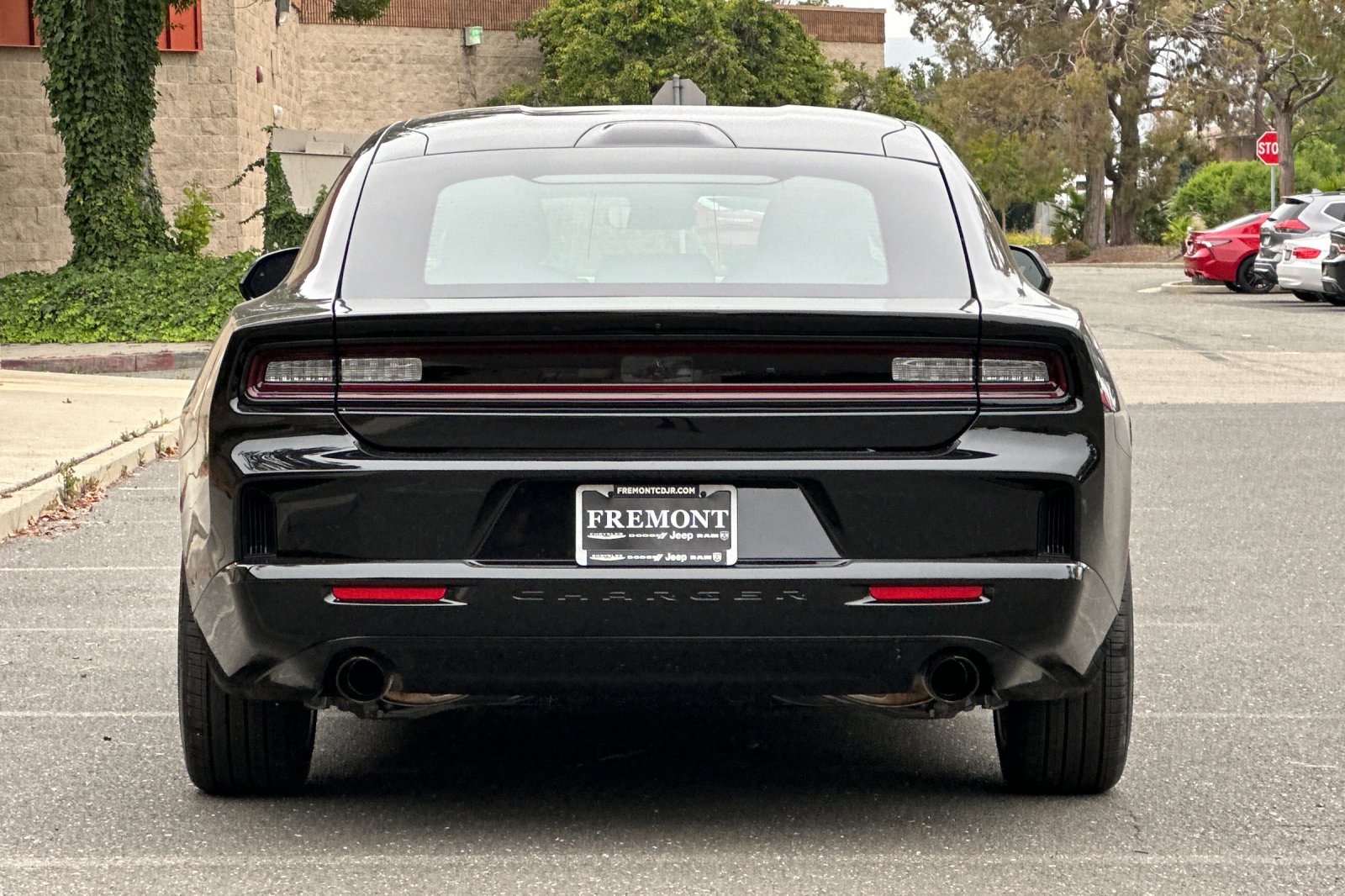 New 2026 Diamond Black Crystal Pearlcoat Dodge R/T image 4