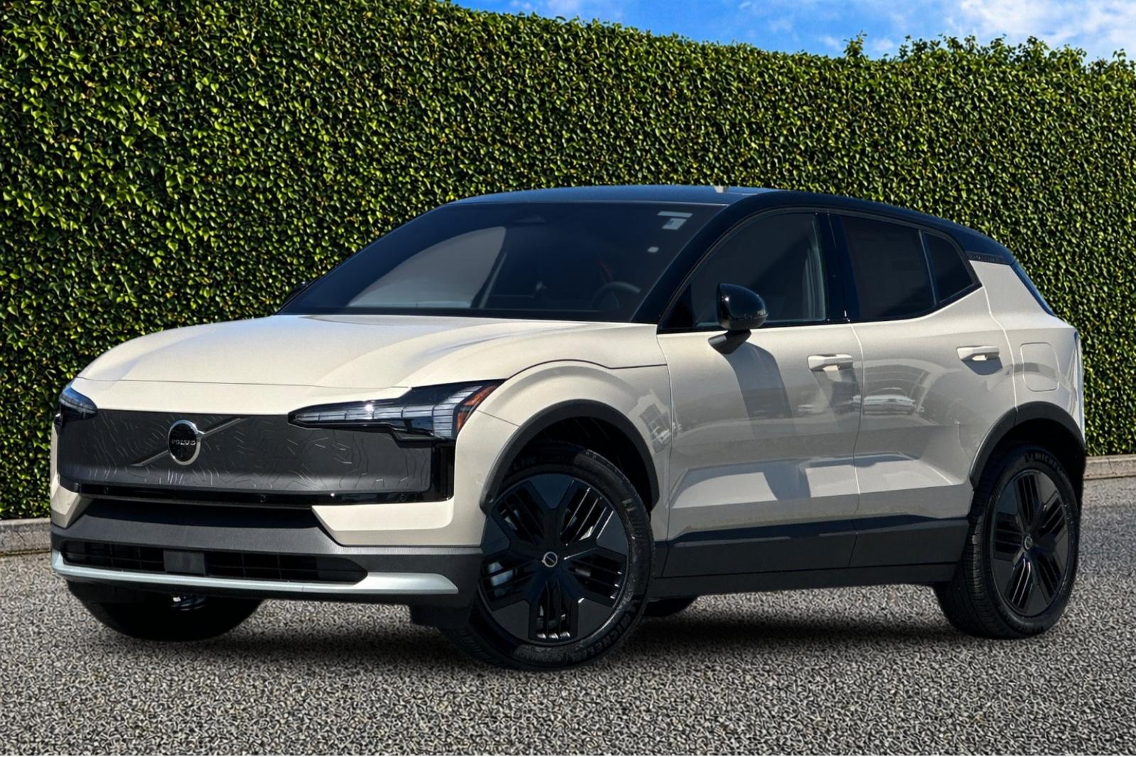 2026 Volvo EX30 Twin Motor Cross Country Ultra's photo