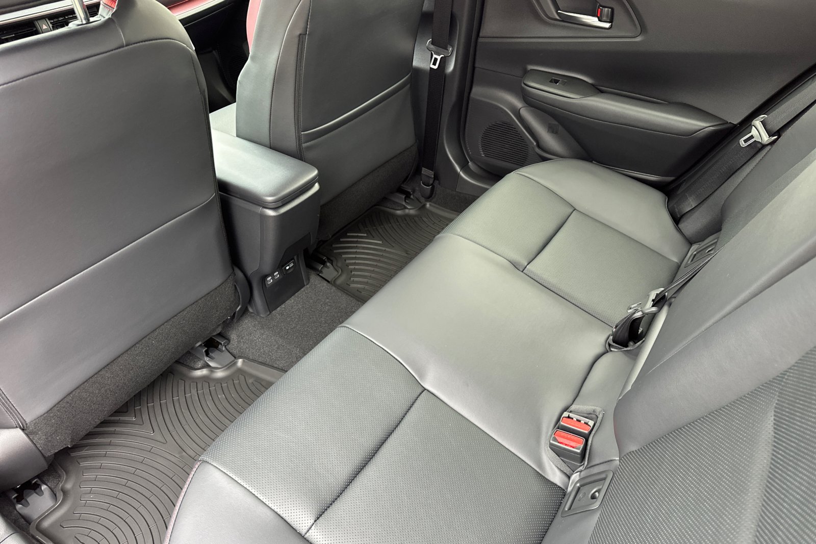 2026 Toyota Prius Plug-in Hybrid XSE - Photo 9