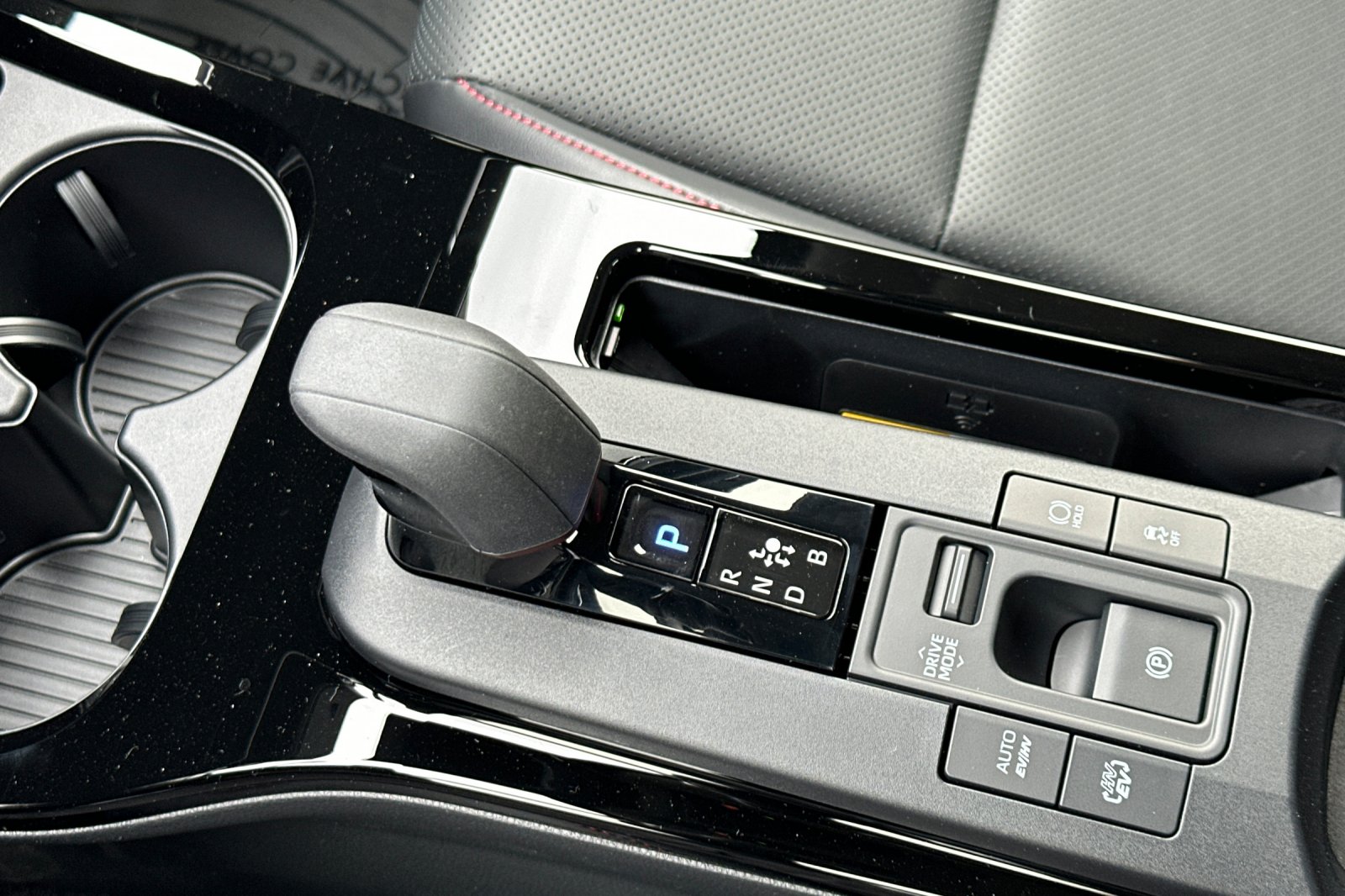 2026 Toyota Prius Plug-in Hybrid XSE - Photo 18