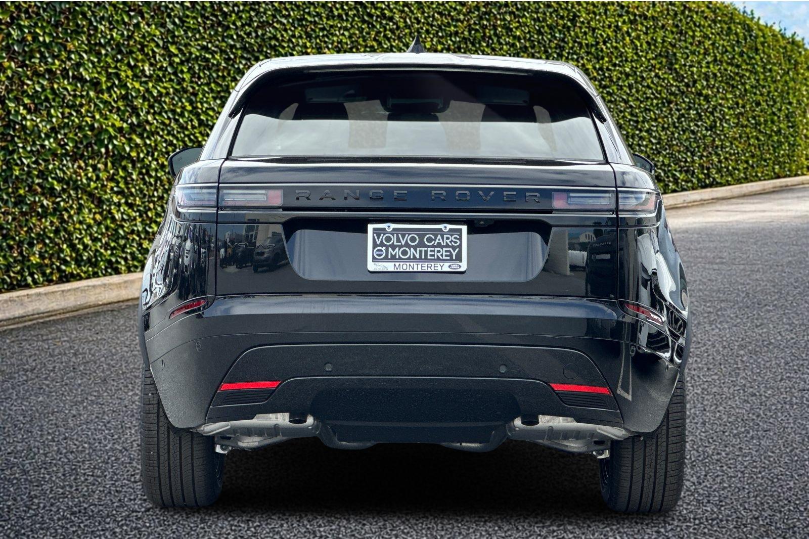 New 2026 Santorini Black Land Rover Dynamic SE image 5