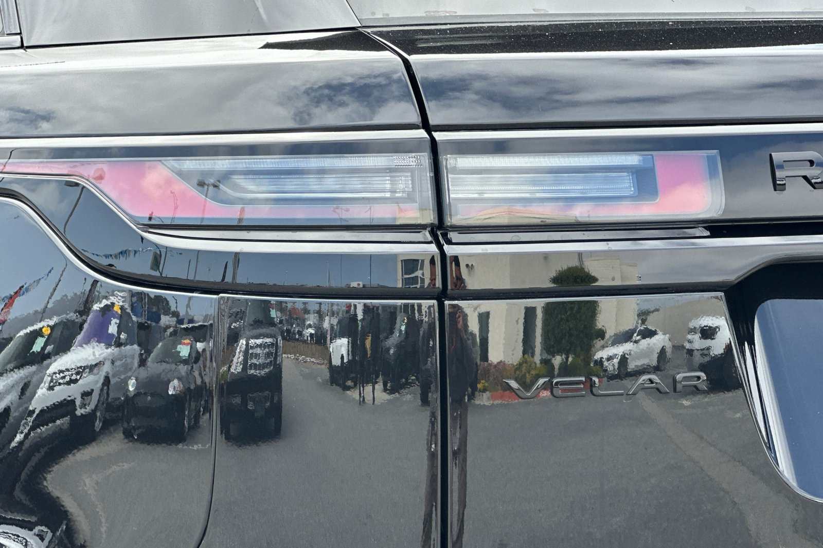New 2026 Santorini Black Land Rover Dynamic SE image 27