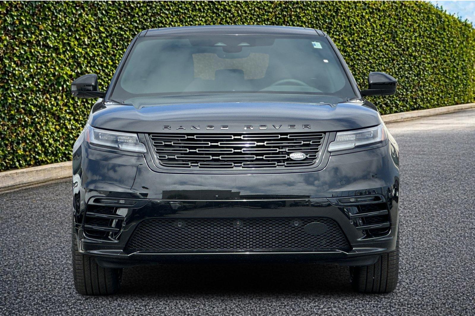 New 2026 Santorini Black Land Rover Dynamic SE image 9