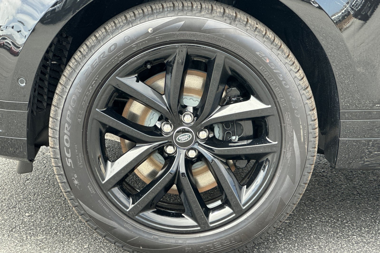New 2026 Santorini Black Land Rover Dynamic SE image 26