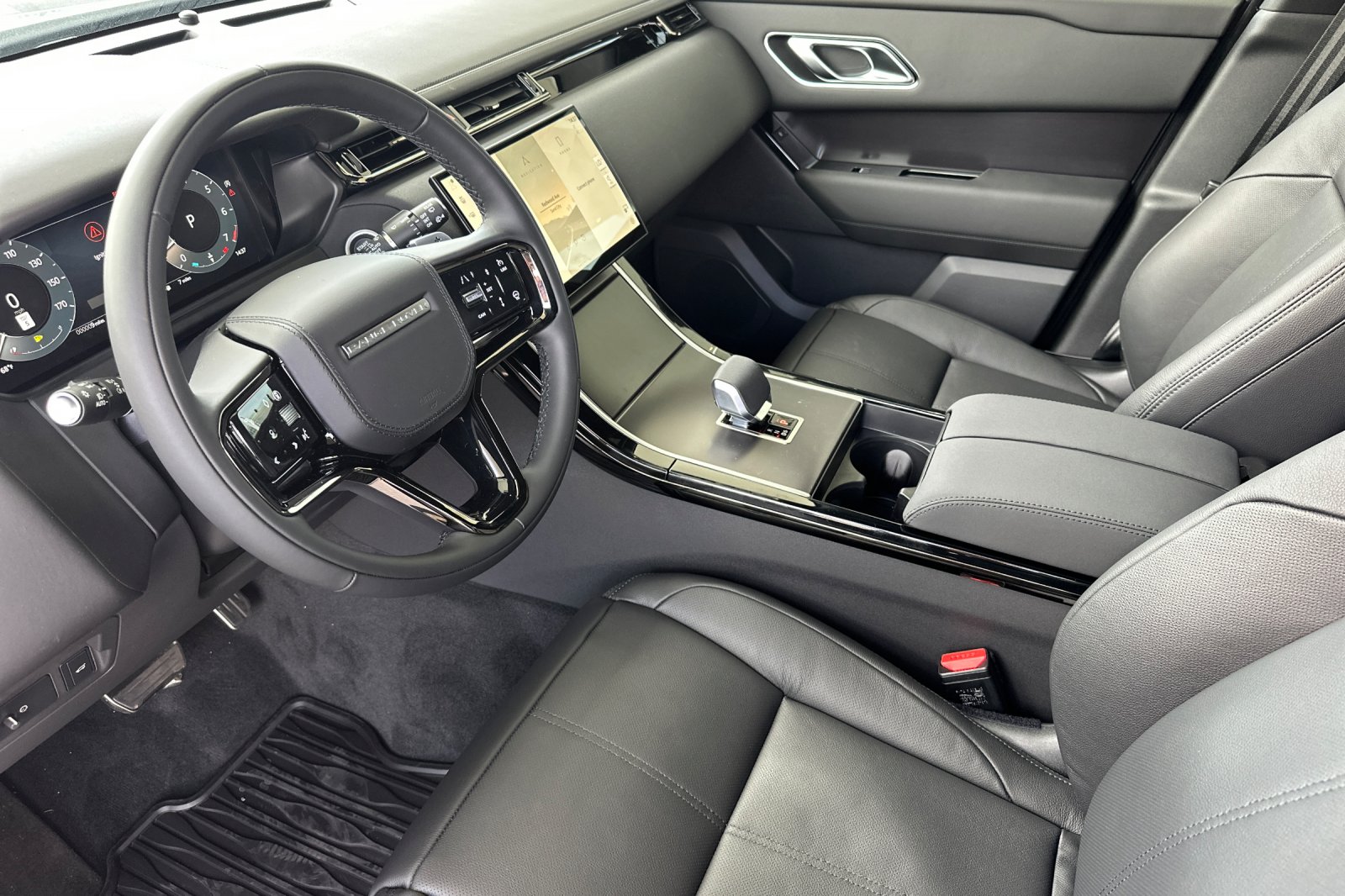New 2026 Santorini Black Land Rover Dynamic SE image 10
