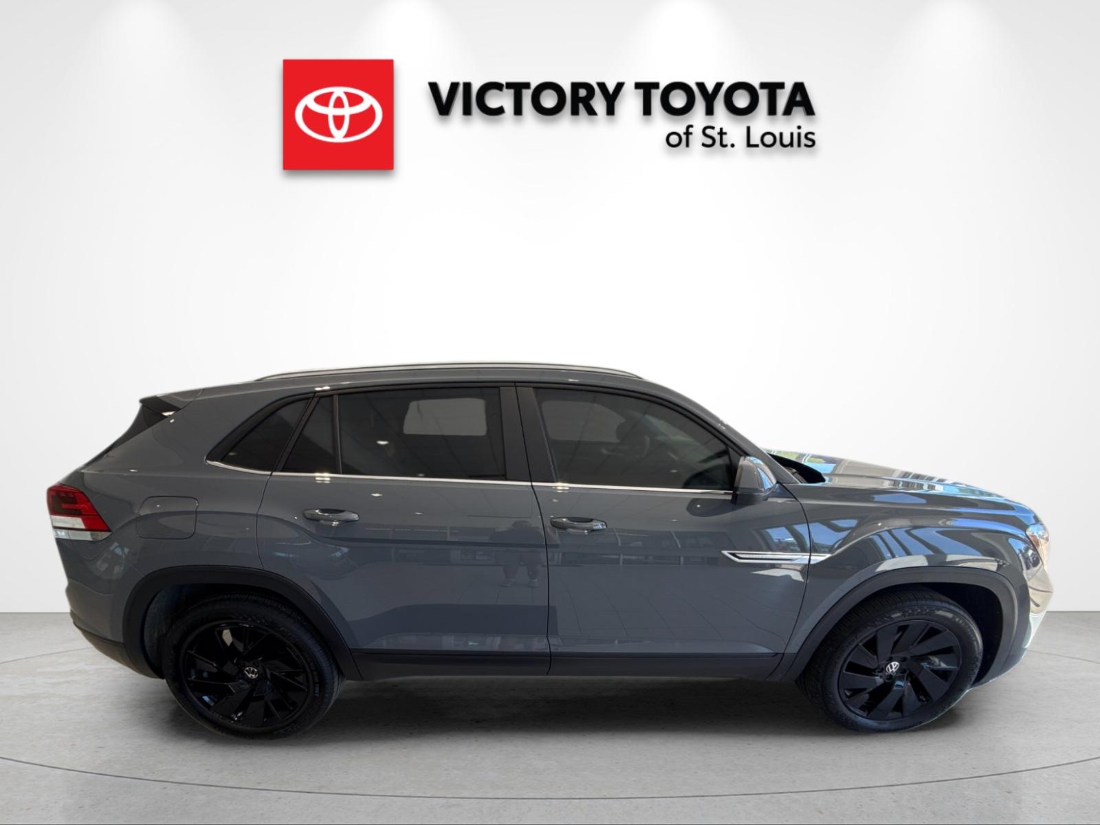 Used 2024  Volkswagen 2.0T SE w/Technology image 2