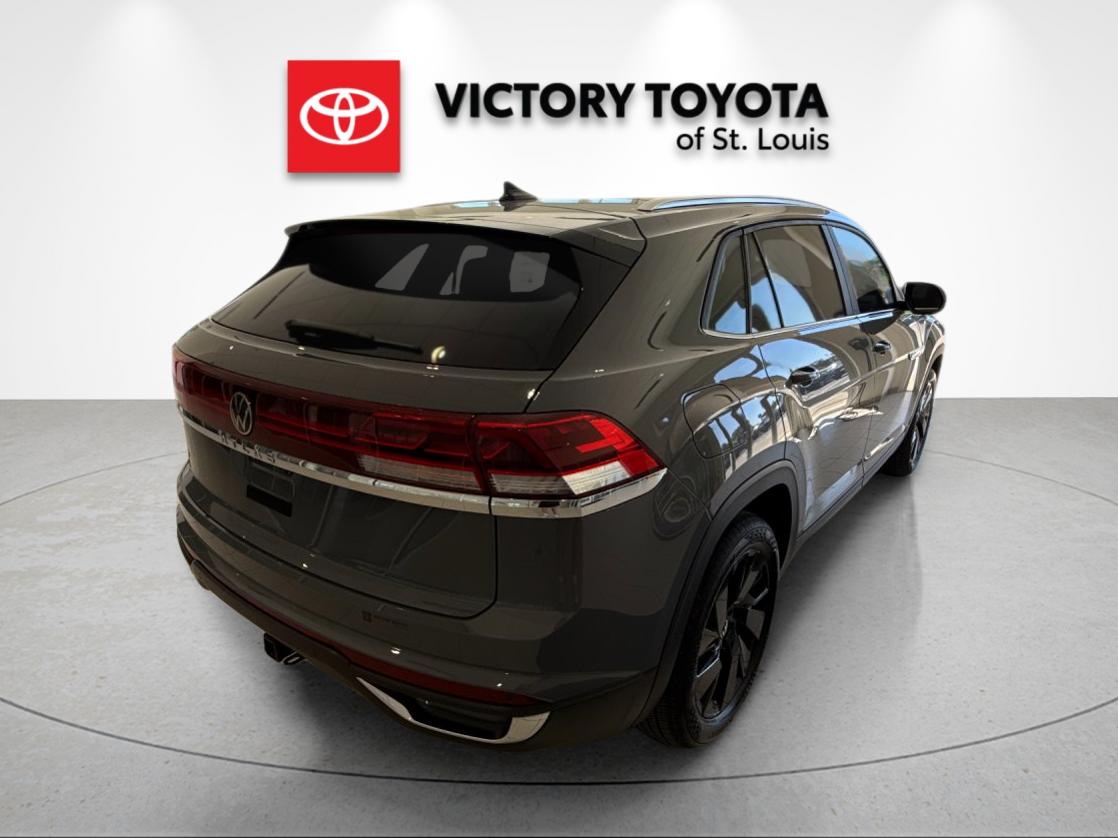 Used 2024  Volkswagen 2.0T SE w/Technology image 3