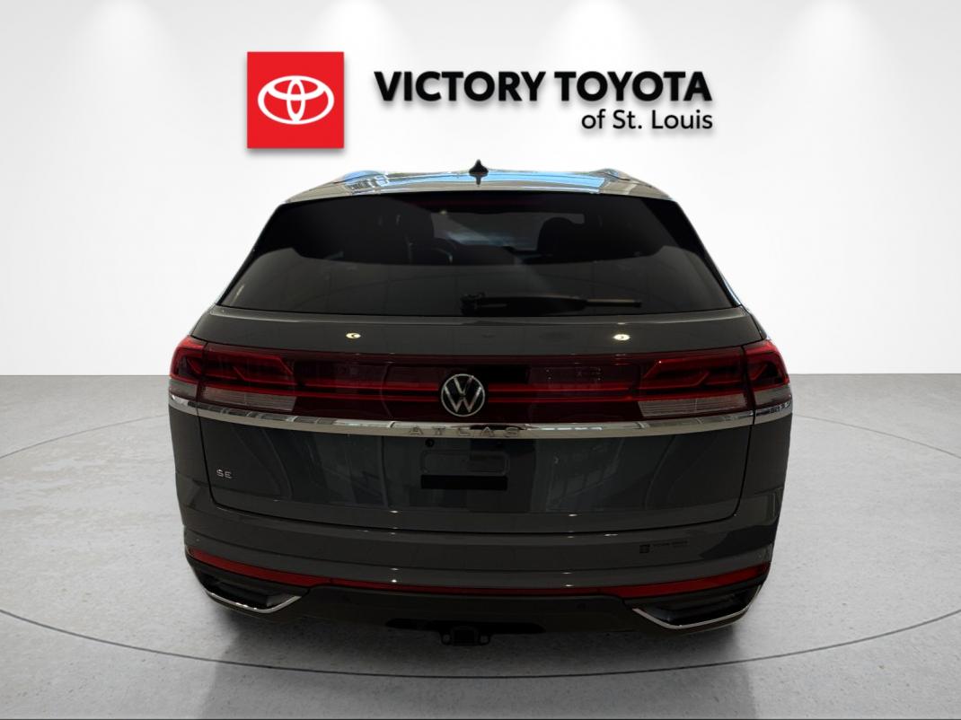 Used 2024  Volkswagen 2.0T SE w/Technology image 4