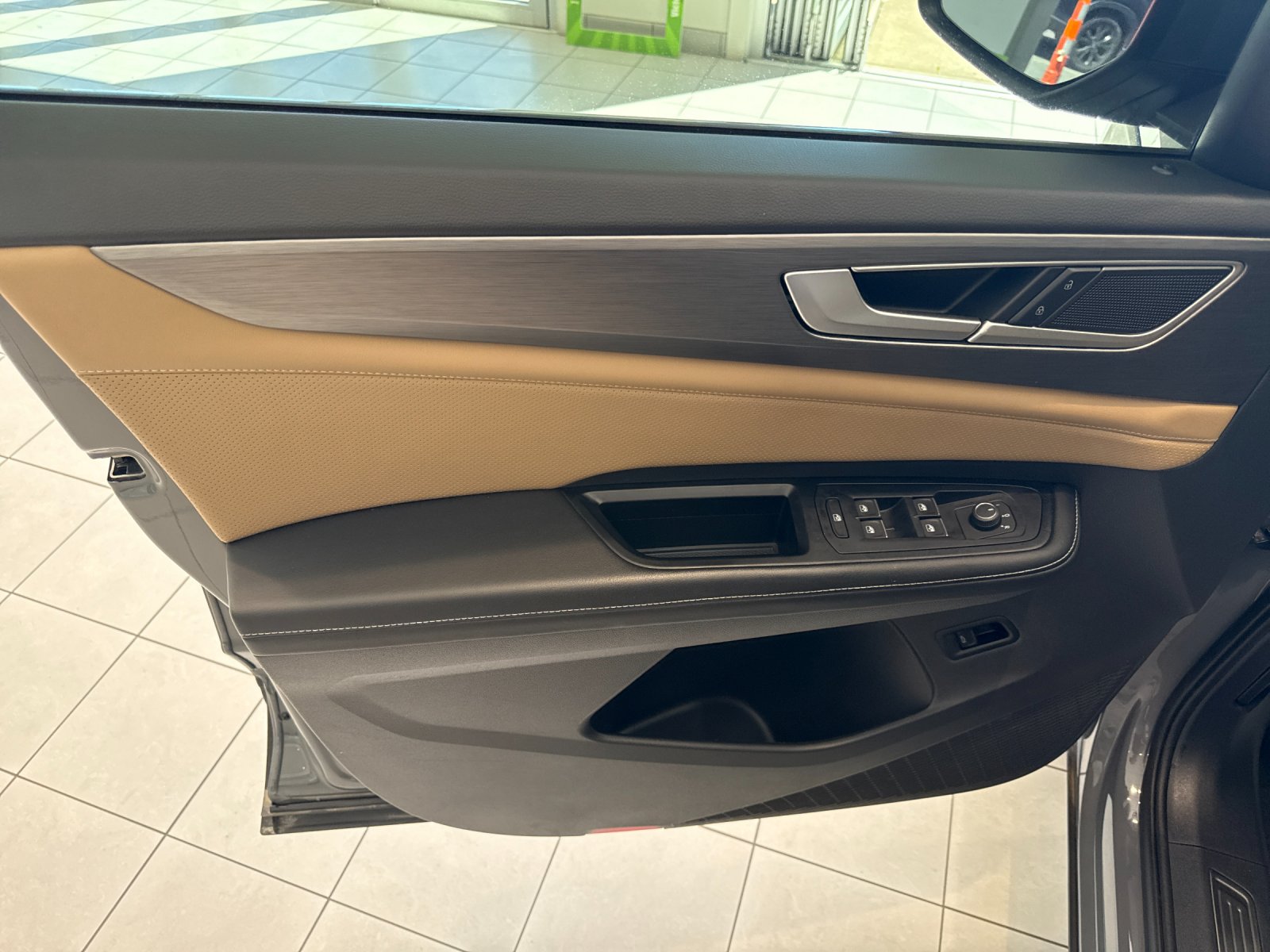 Used 2024  Volkswagen 2.0T SE w/Technology image 11