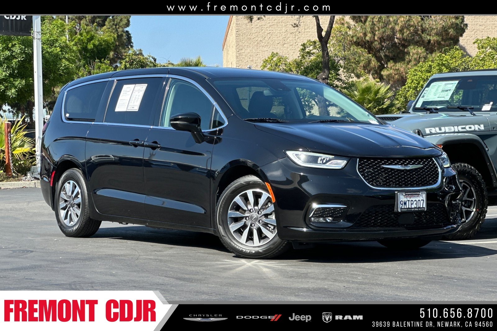 2024 Chrysler Pacifica Hybrid Select PHEV's photo