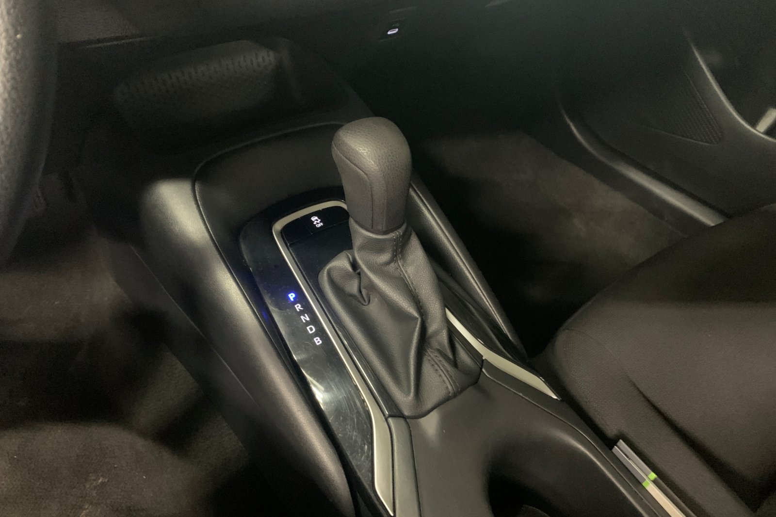 Used 2024  Toyota LE image 23