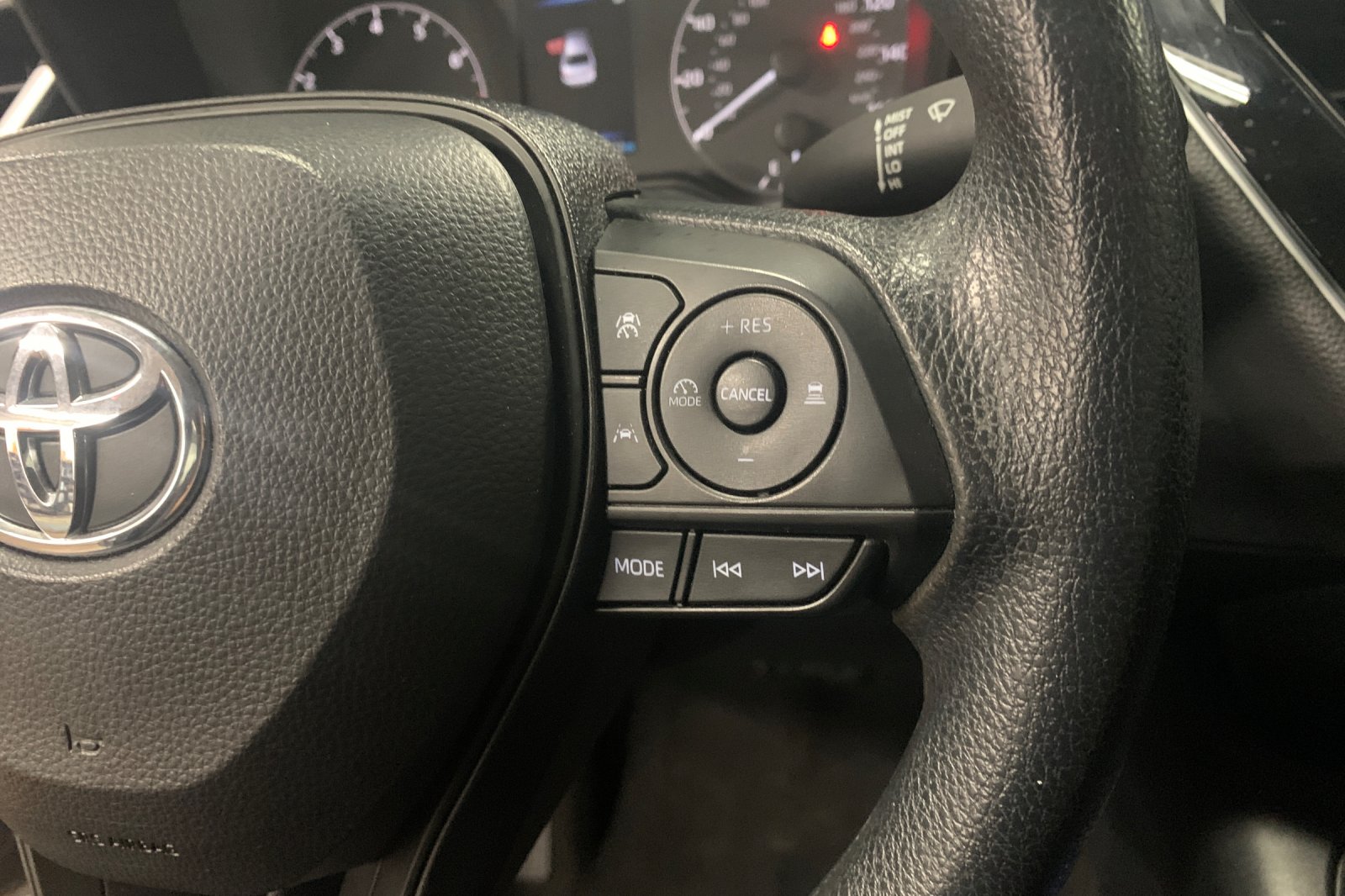Used 2024  Toyota LE image 27