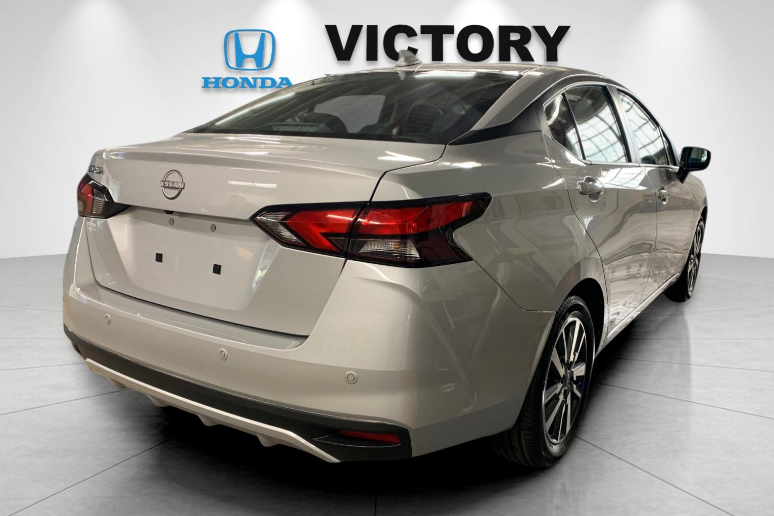 Used 2025 Silver Nissan 1.6 SV image 3