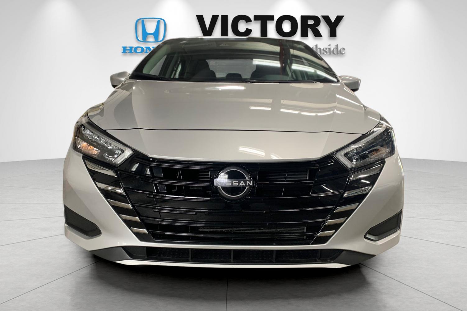 Used 2025 Silver Nissan 1.6 SV image 8