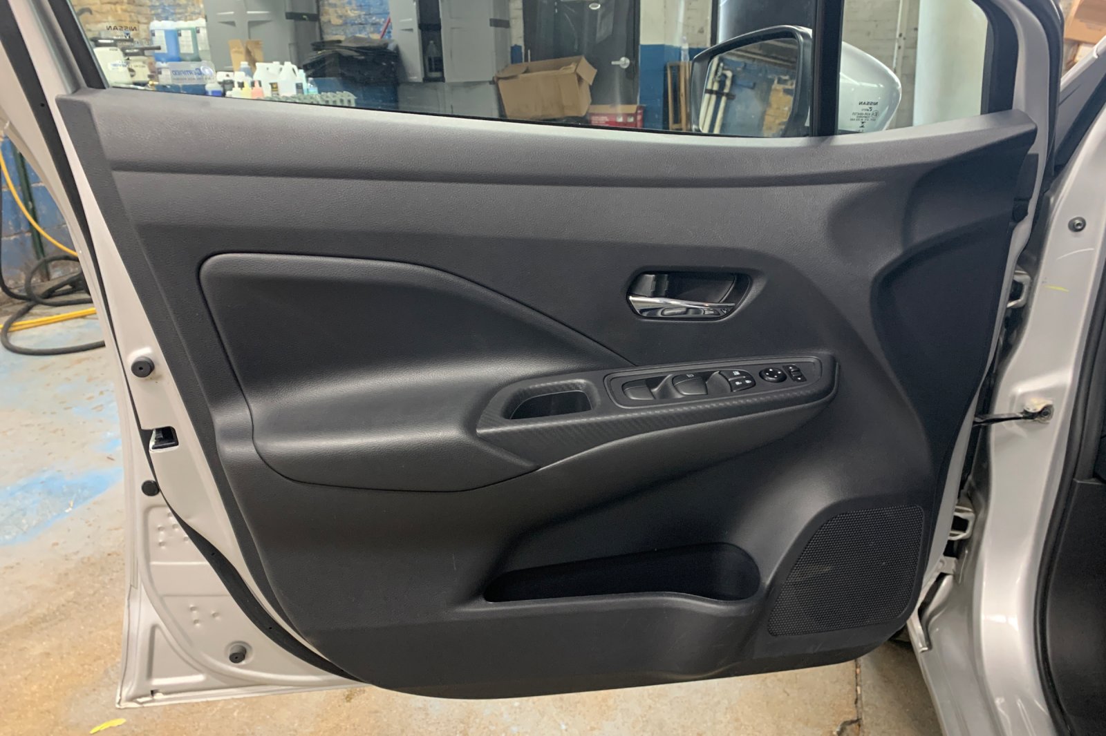 Used 2025 Silver Nissan 1.6 SV image 11