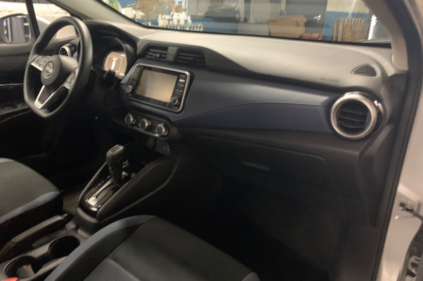 Used 2025 Silver Nissan 1.6 SV image 17