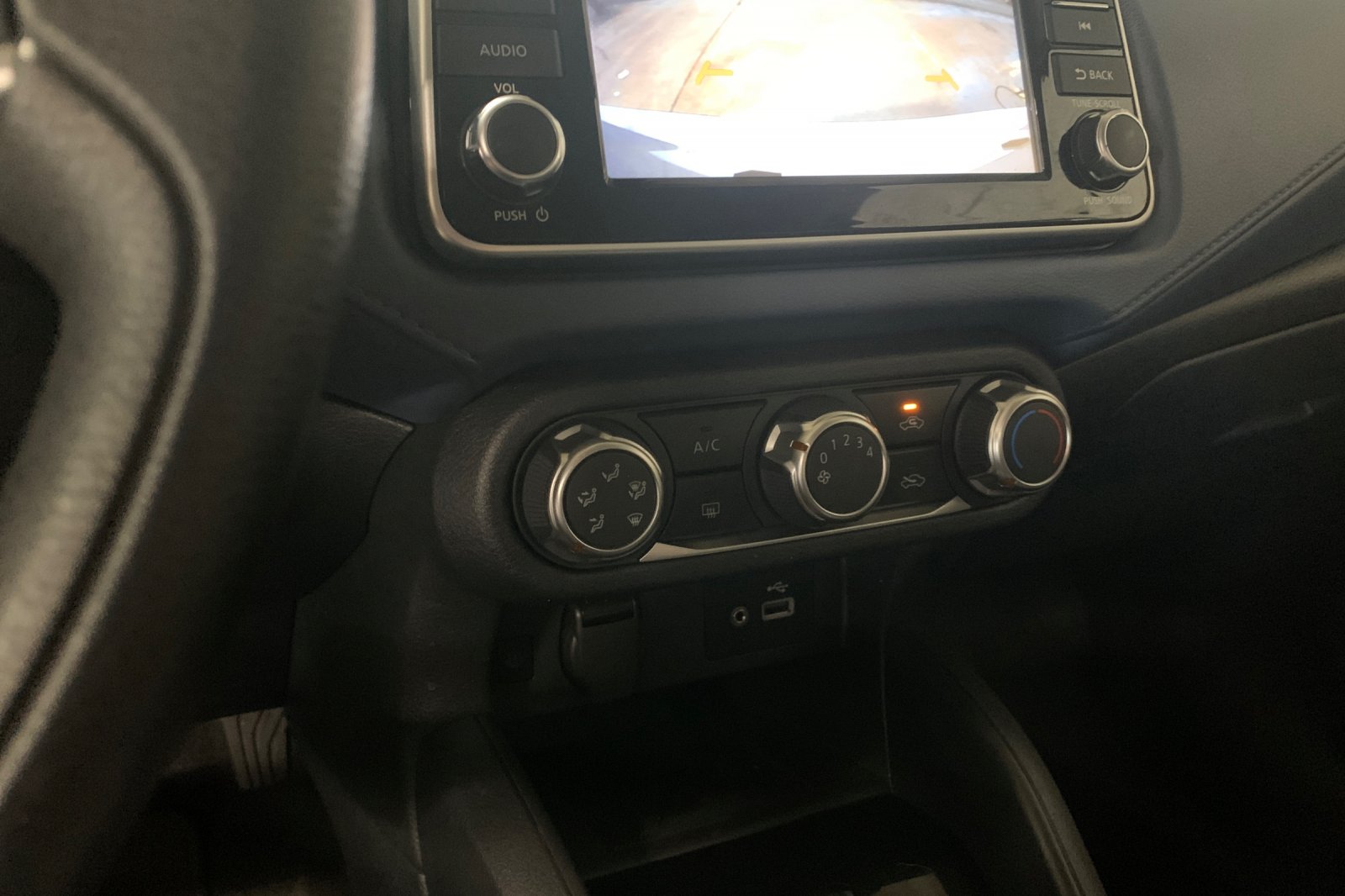 Used 2025 Silver Nissan 1.6 SV image 23