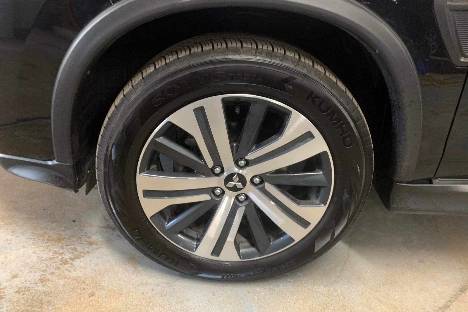 Used 2024  Mitsubishi 2.0 ES image 32