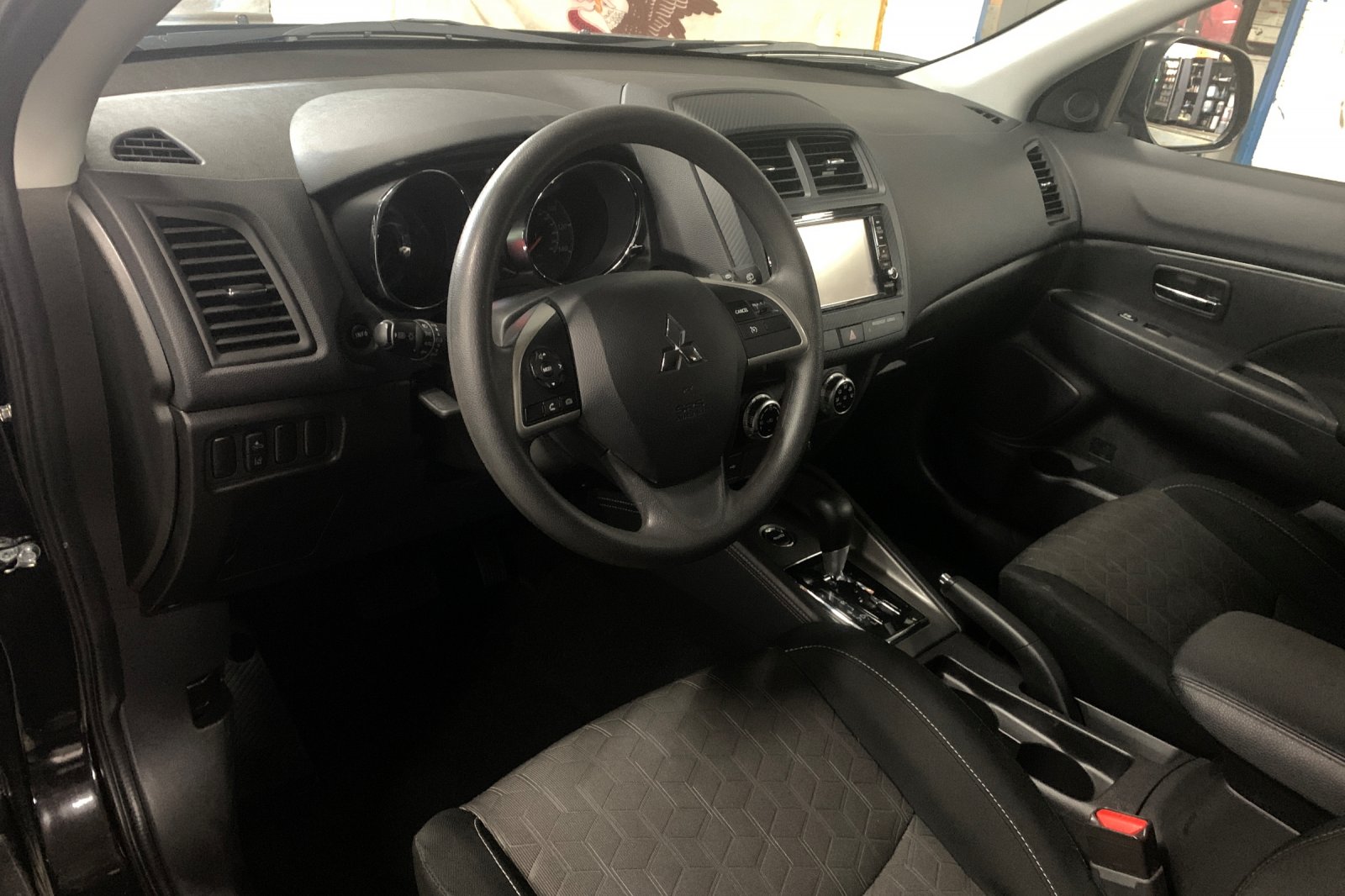 Used 2024  Mitsubishi 2.0 ES image 10