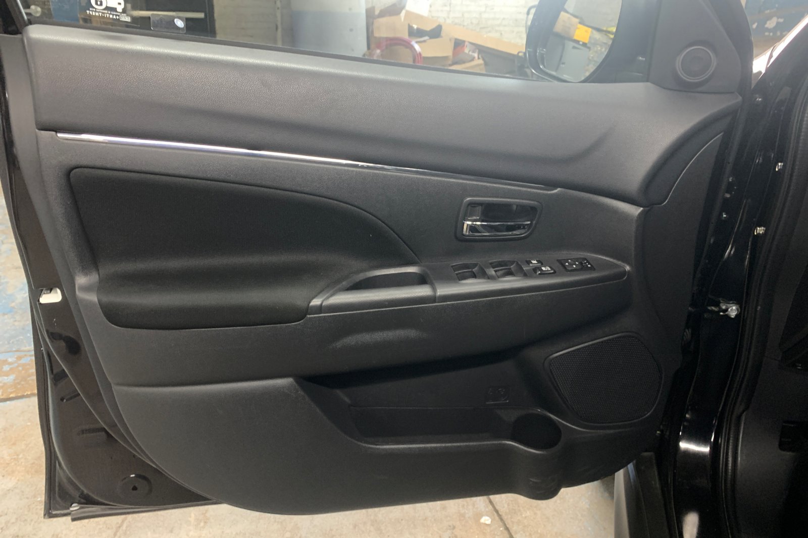 Used 2024  Mitsubishi 2.0 ES image 11
