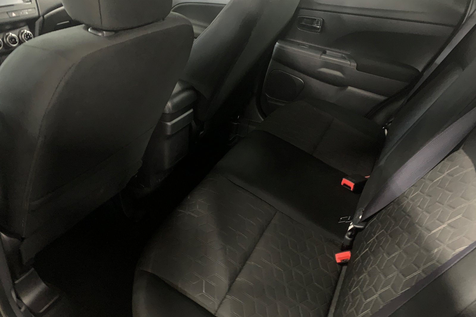 Used 2024  Mitsubishi 2.0 ES image 13
