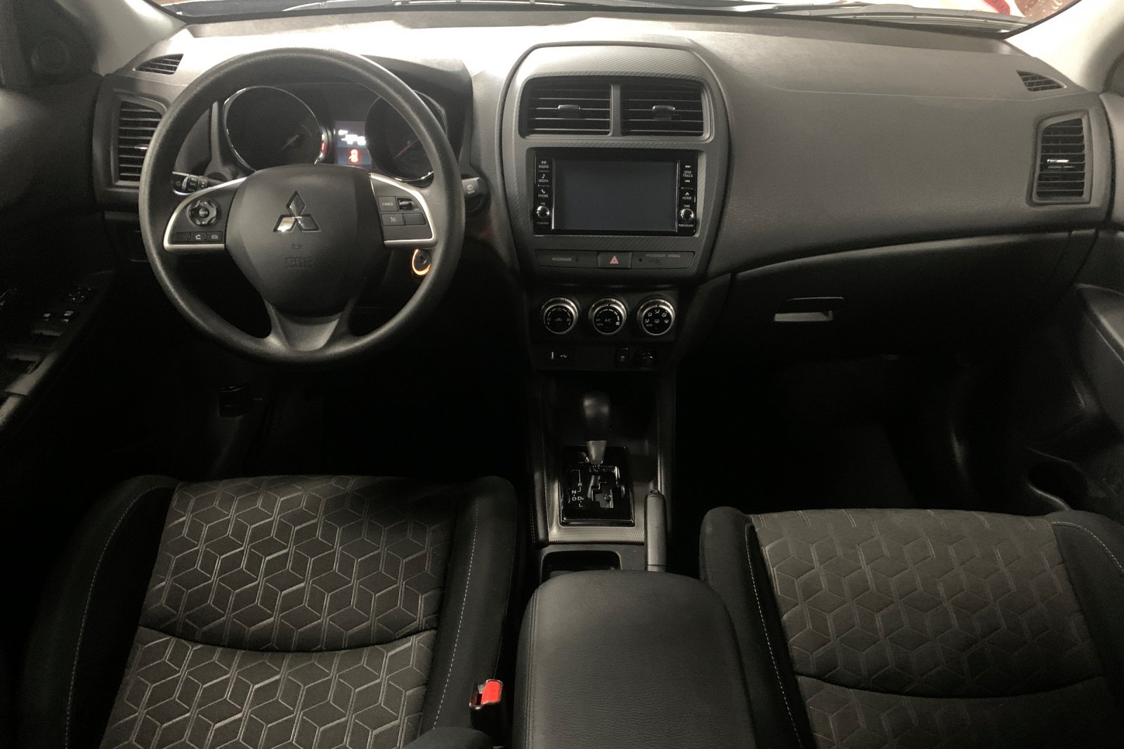Used 2024  Mitsubishi 2.0 ES image 15