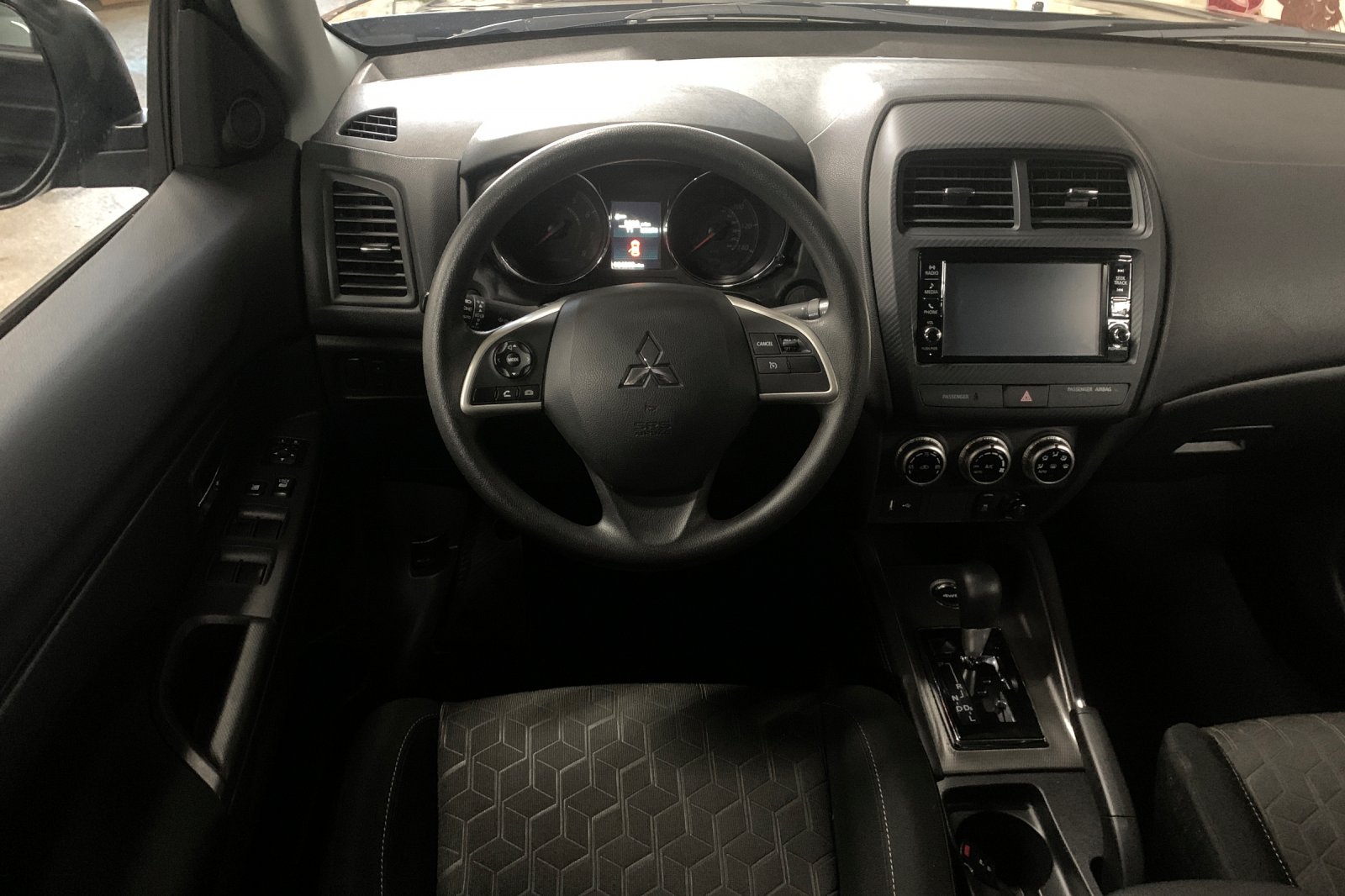 Used 2024  Mitsubishi 2.0 ES image 16